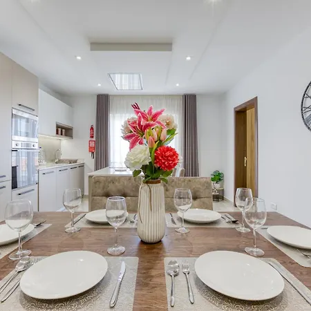 Apartman Lavish 3bed In Fair Water Homes Swieqi By Homely *