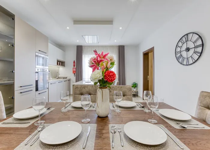 Apartment Lavish 3bed In Fair Water Homes Swieqi By Homely *